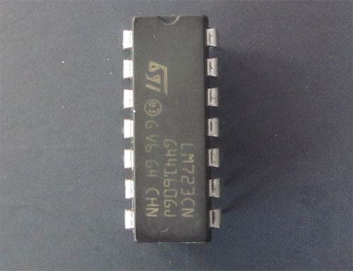 LM723 voltage regulator IC