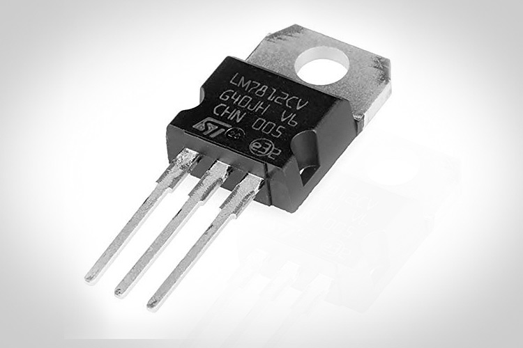 LM7812 Voltage Regulator IC