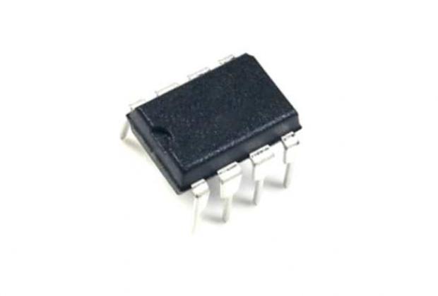 ICL7660 Charge Pump DC-DC Converter IC