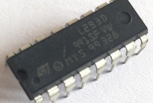 L293D Motor Driver IC