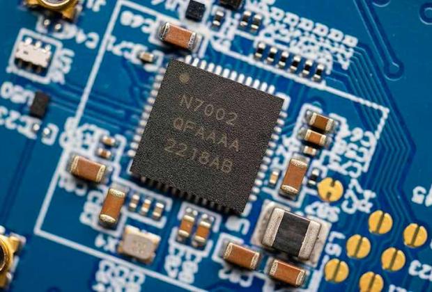 Dual-band Wi-Fi 6 Companion IC