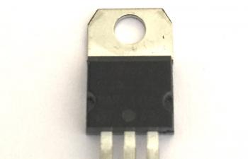 LM7805 Voltage Regulator IC